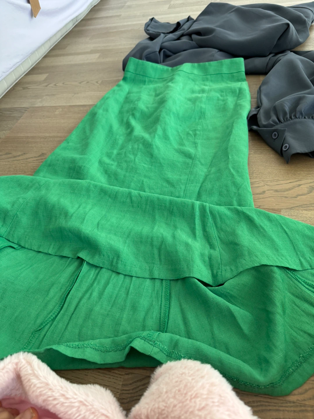 Designer’s Bright Green Aristocratic Pure Linen Skirt - photo 2