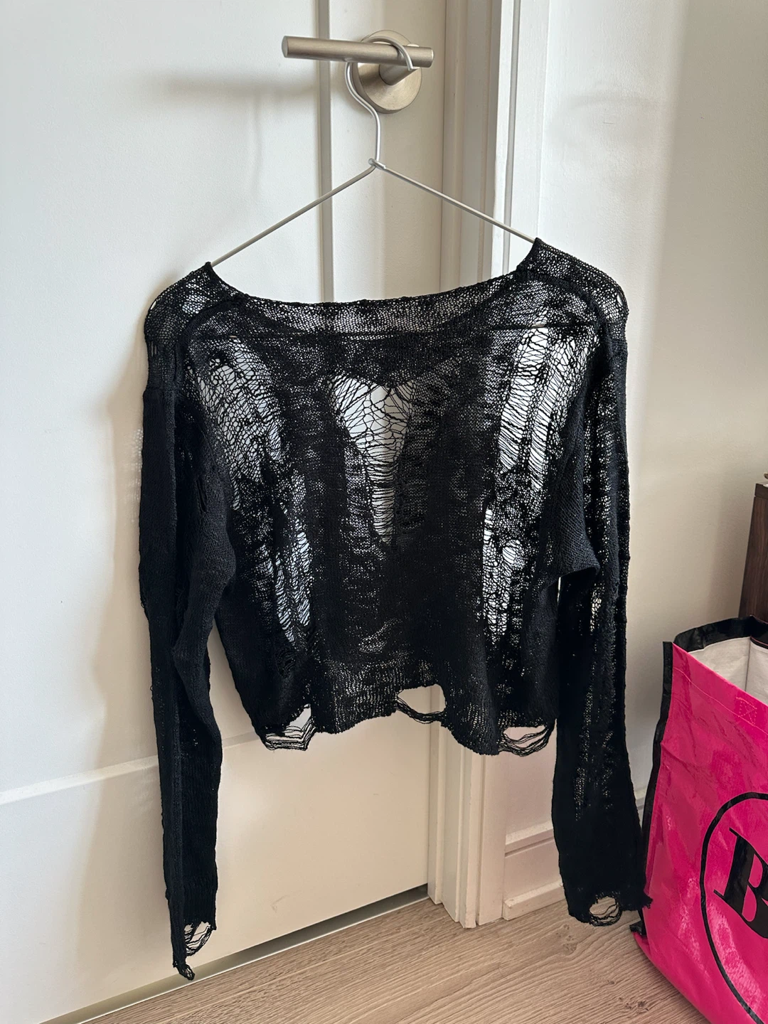 Black Distressed Knit Long-Sleeve Crop Top - photo 2