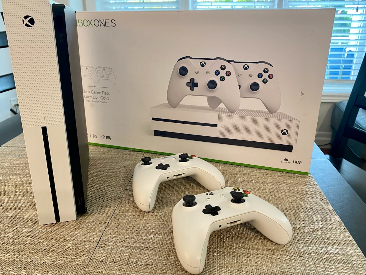 X Box one S 1 TB