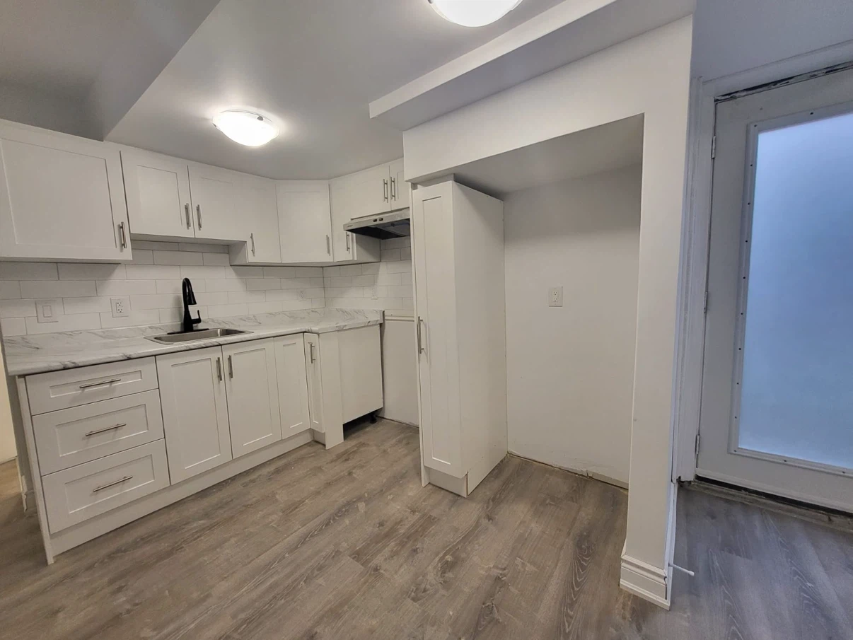ONLY FOR DEC 26 and JAN 27 Renovated Basement Apartment Rental - photo 4