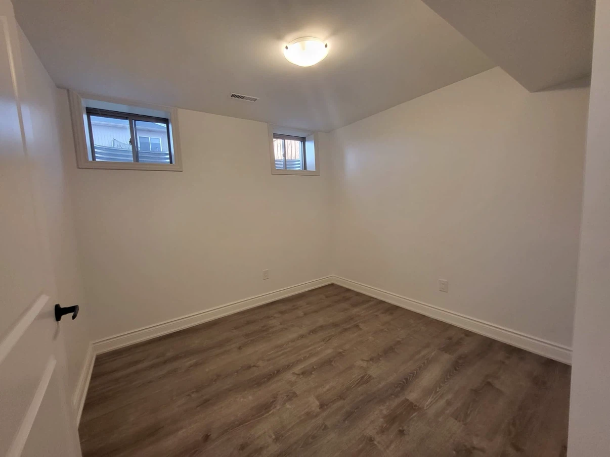 ONLY FOR DEC 26 and JAN 27 Renovated Basement Apartment Rental - photo 5