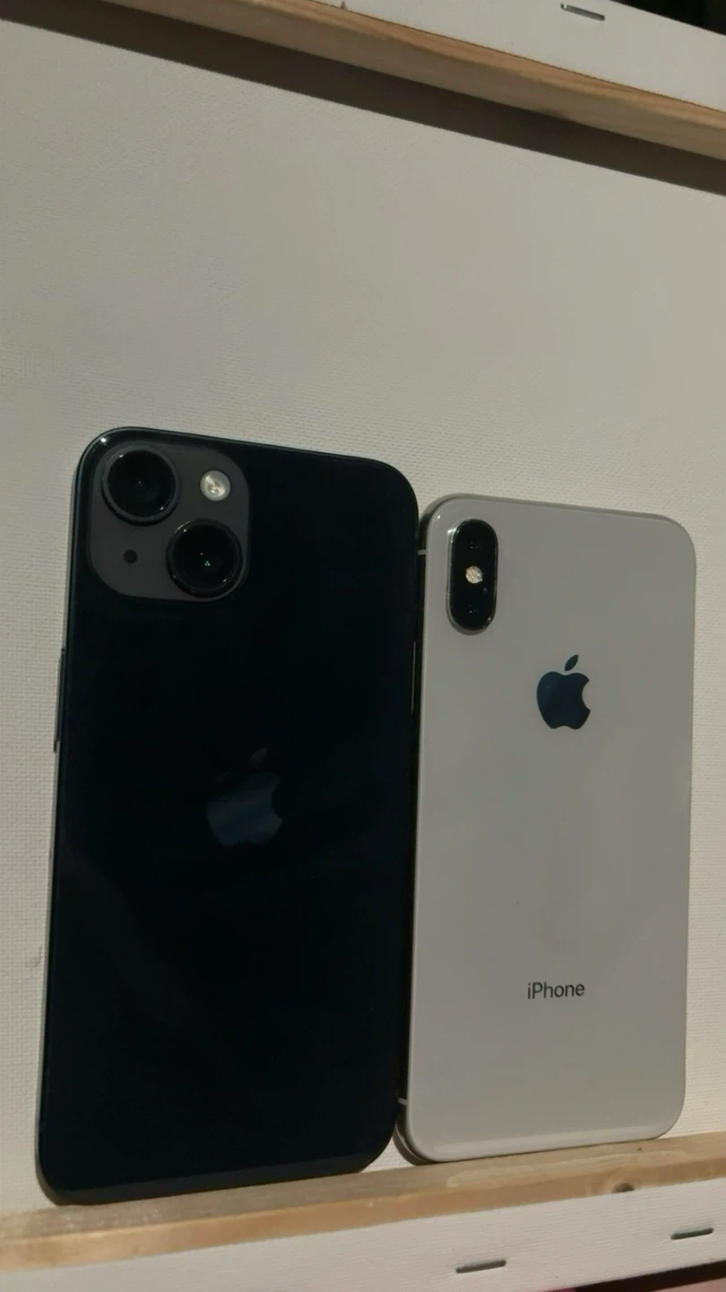 Two Apple iPhones. iPhone 14 and iPhone X. - photo 3