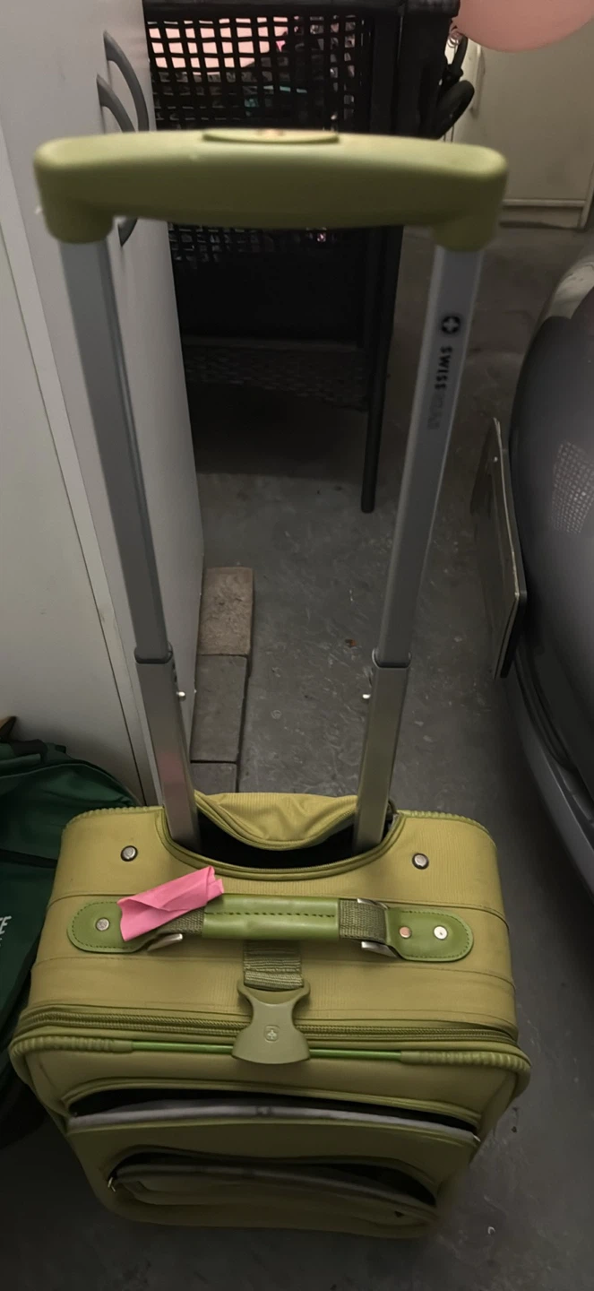 Carry on luggage - photo 3