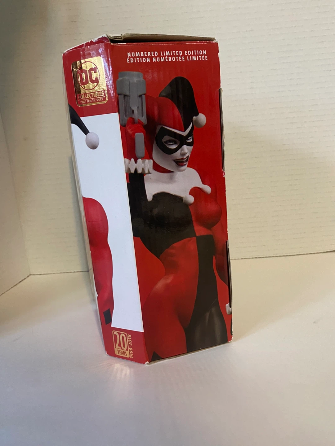 DC Collectibles Harley Quinn Red, White & Black Statue - photo 3