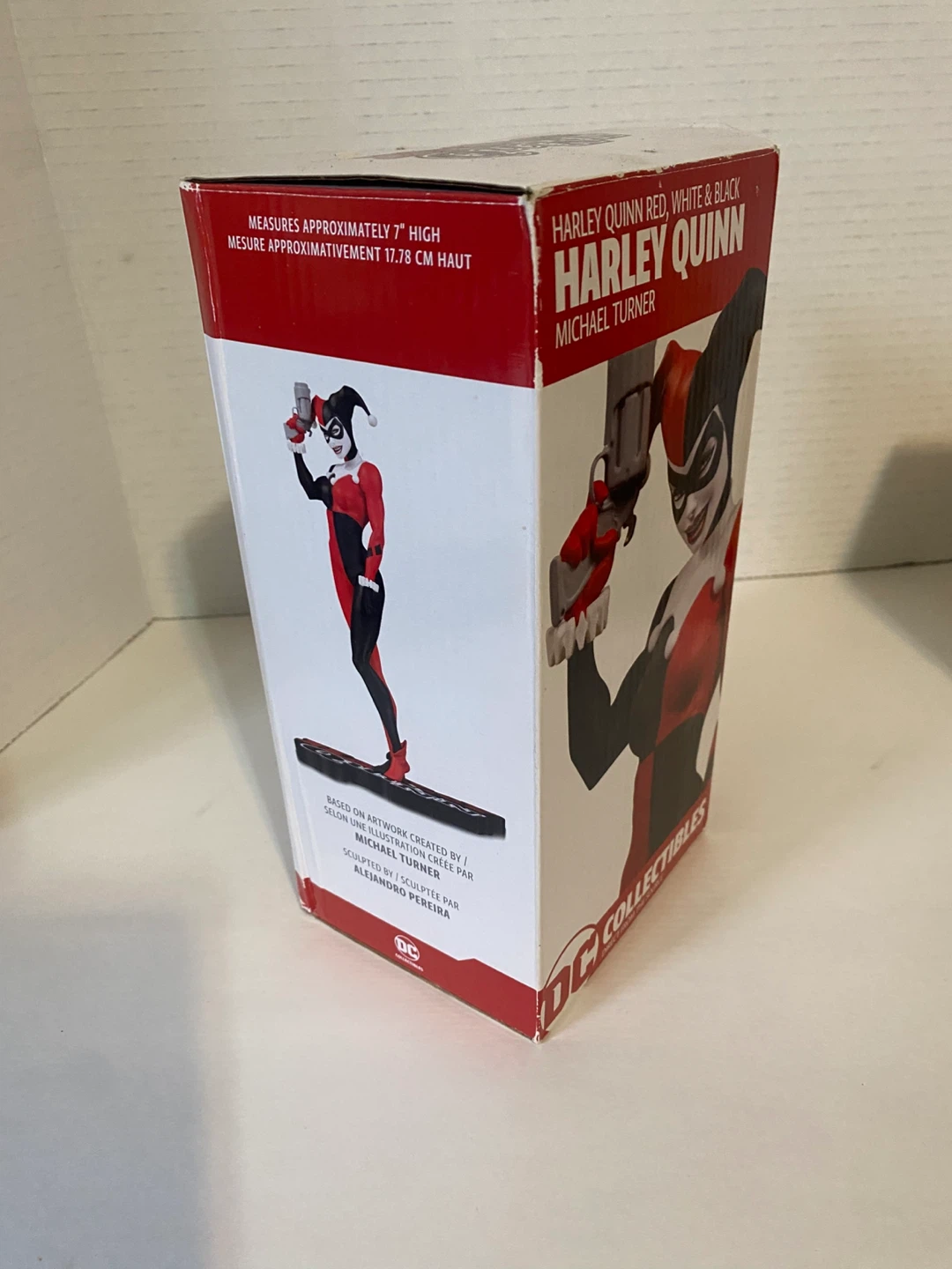 DC Collectibles Harley Quinn Red, White & Black Statue - photo 5