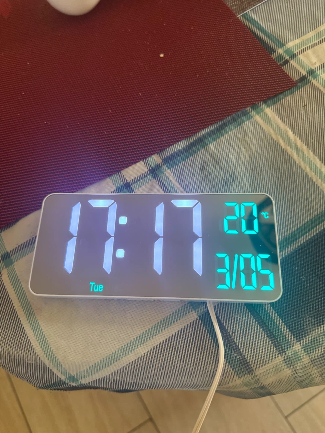Kosumosu Digital Alarm Clock - photo 2