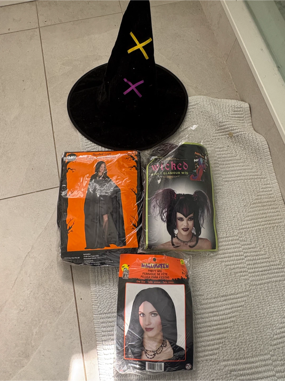 Halloween  job lot need gone asap - photo 2