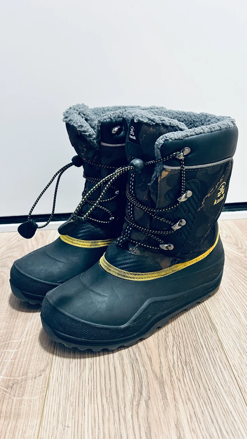 Kamik Youth Winter Snow Boots – Kids Size 6 – Insulated