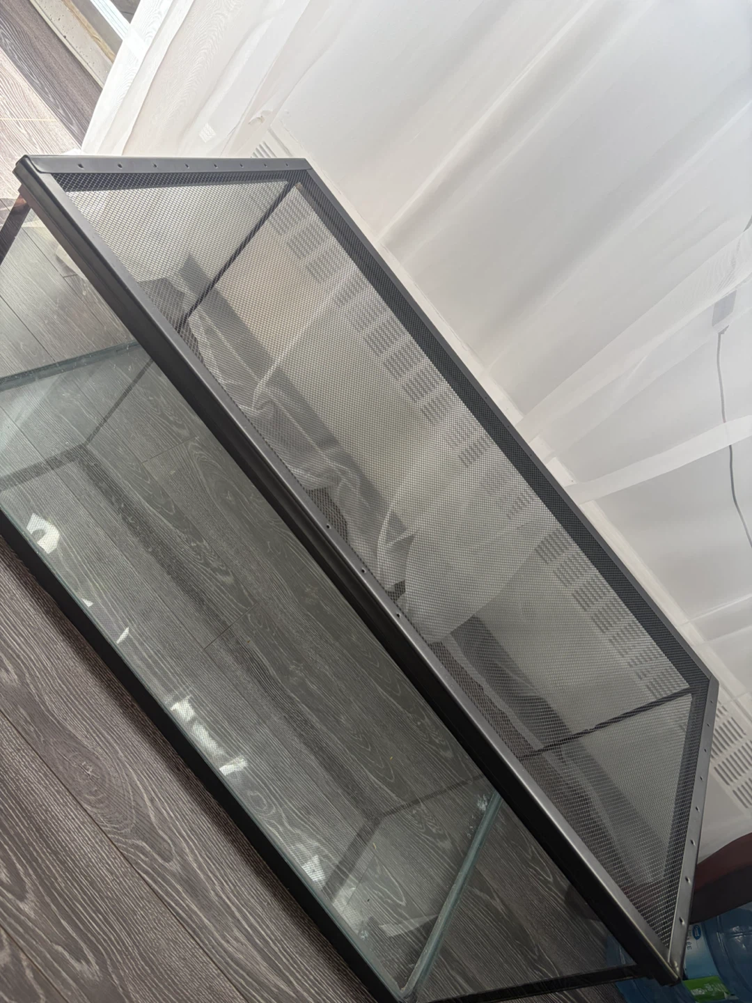 40 gallon tank with mesh lid - photo 2