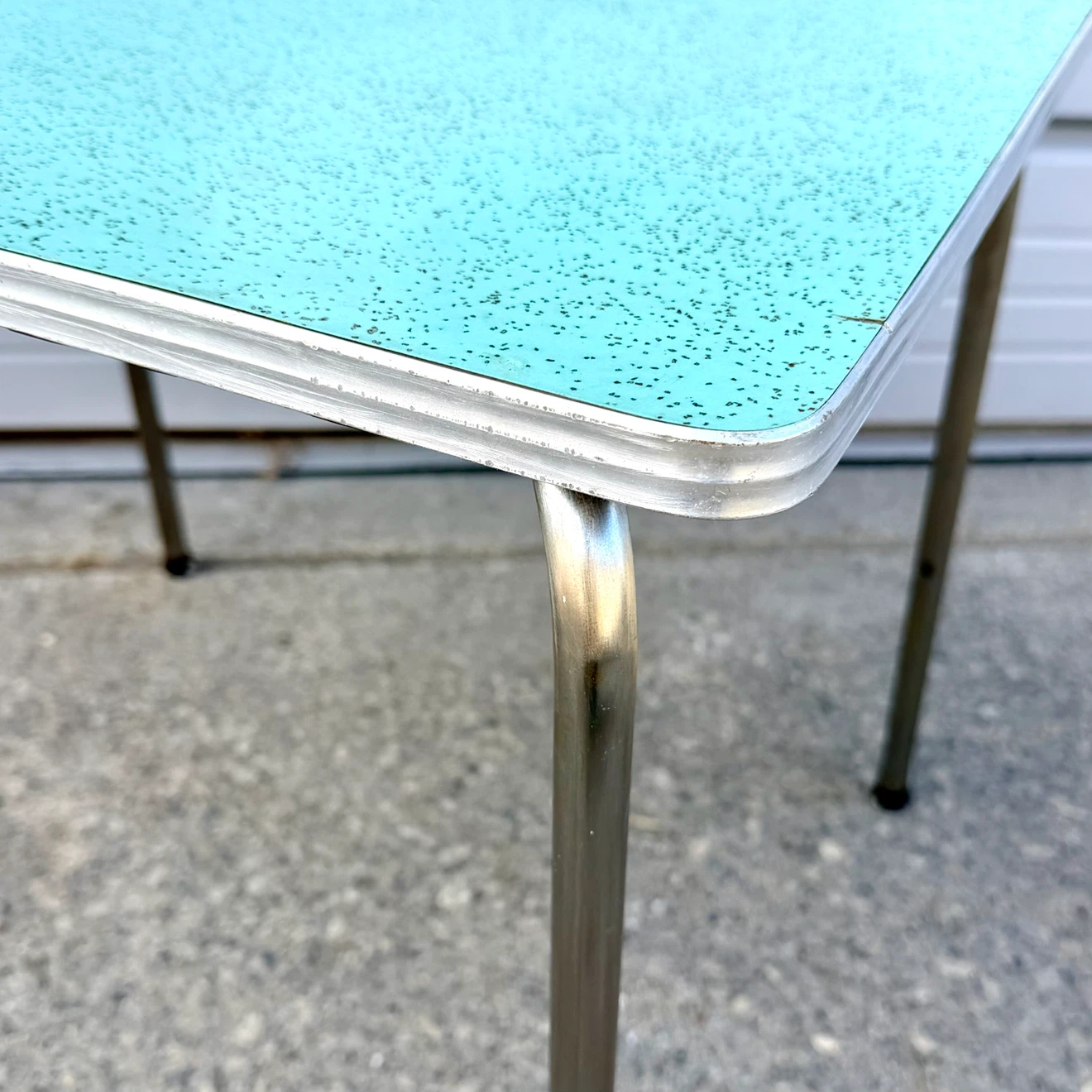 Vintage 1950’s Small Formica Side Table - photo 2