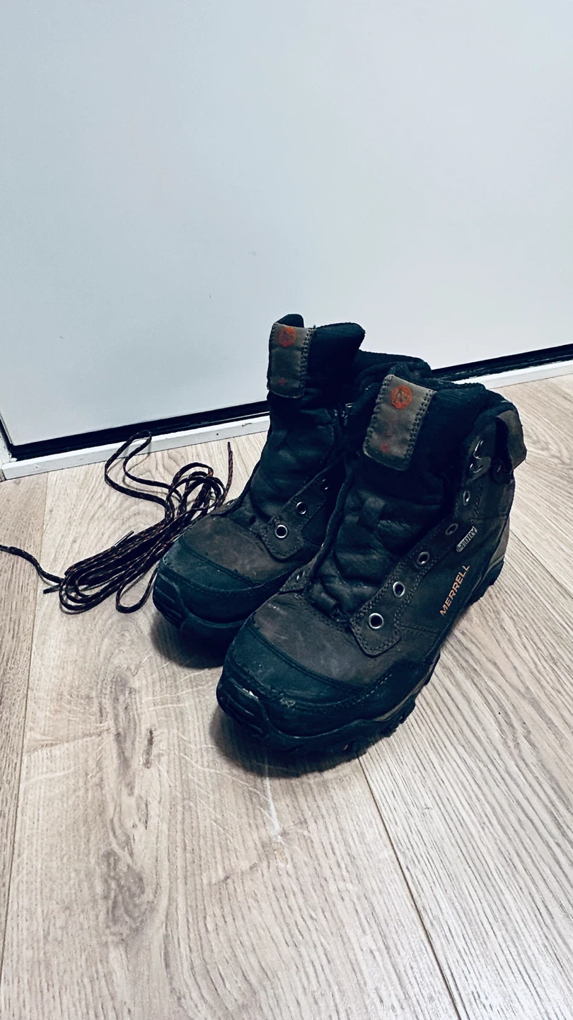 Merrell Youth Waterproof Insulated Winter Boots – Size US 7