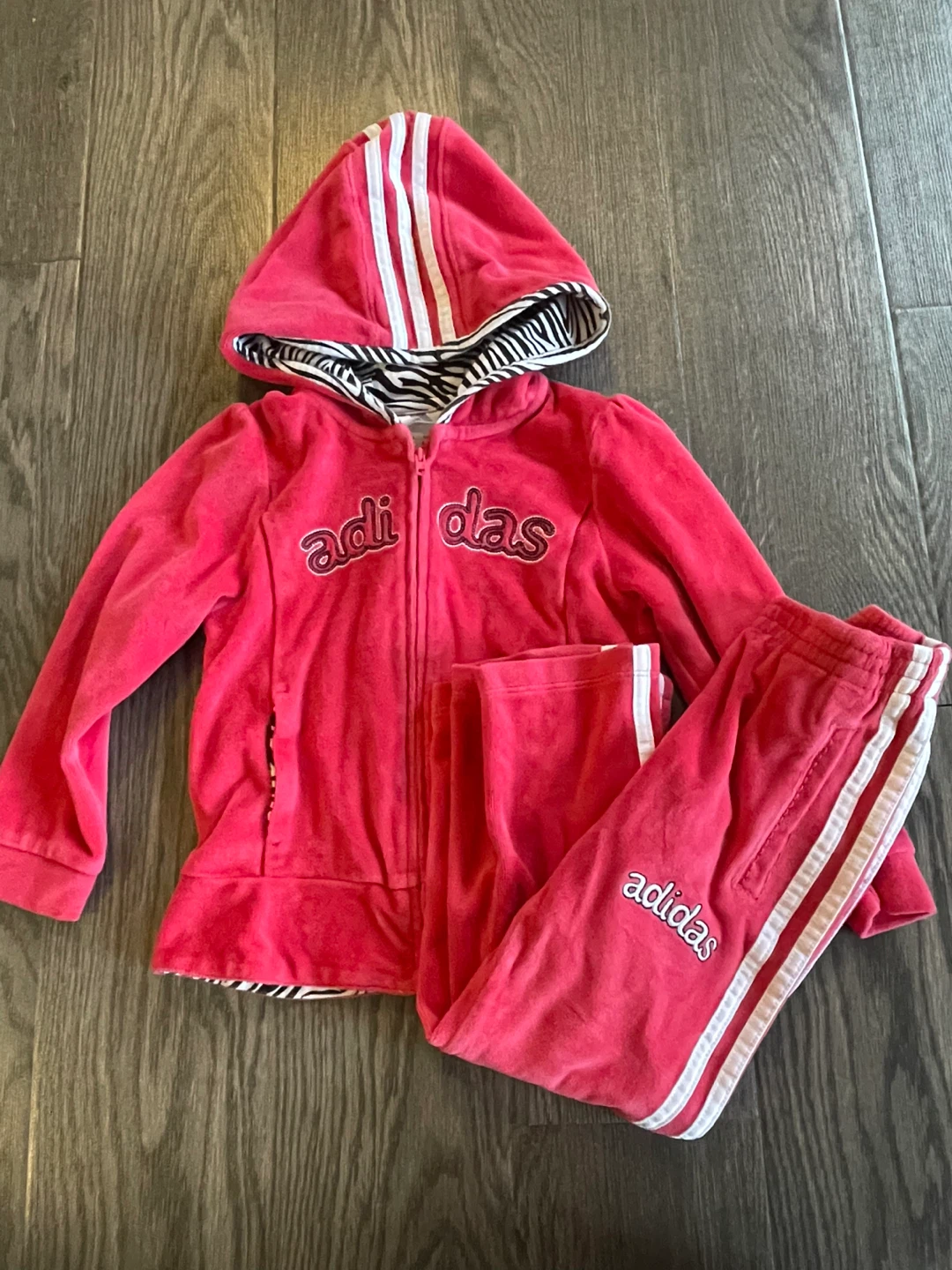 Track Suit. Size 4T.
