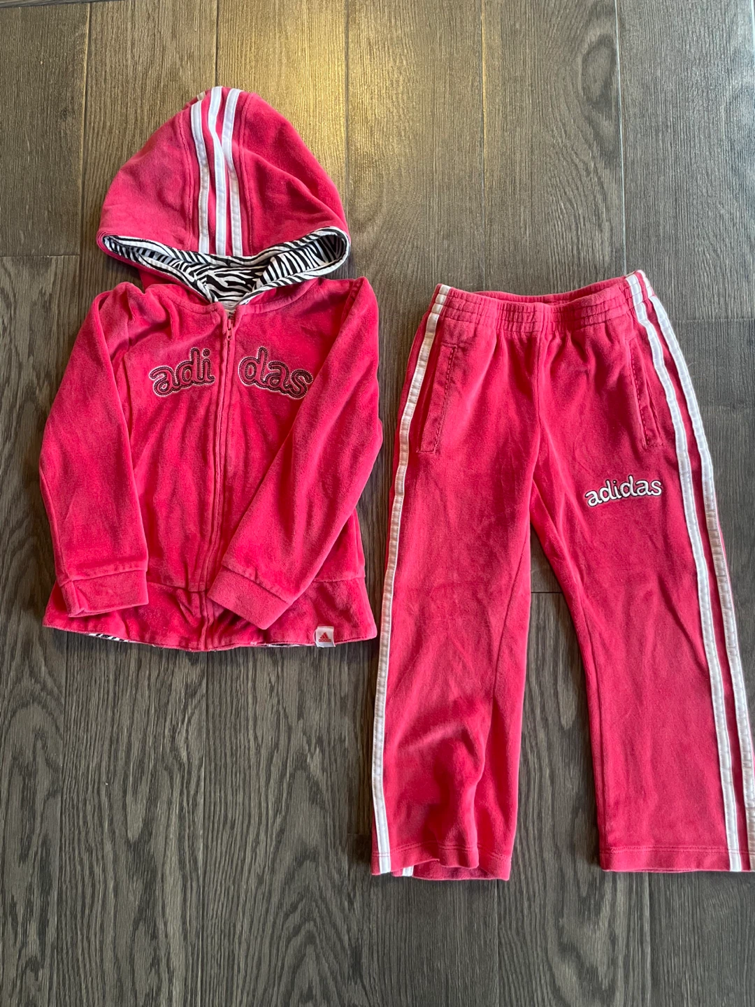 Track Suit. Size 4T. - photo 2