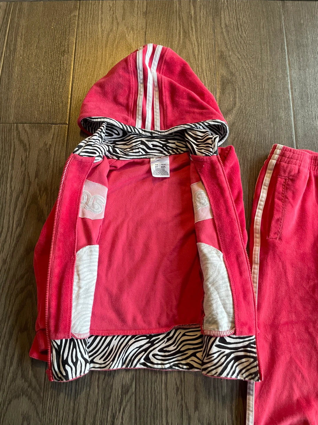 Track Suit. Size 4T. - photo 3
