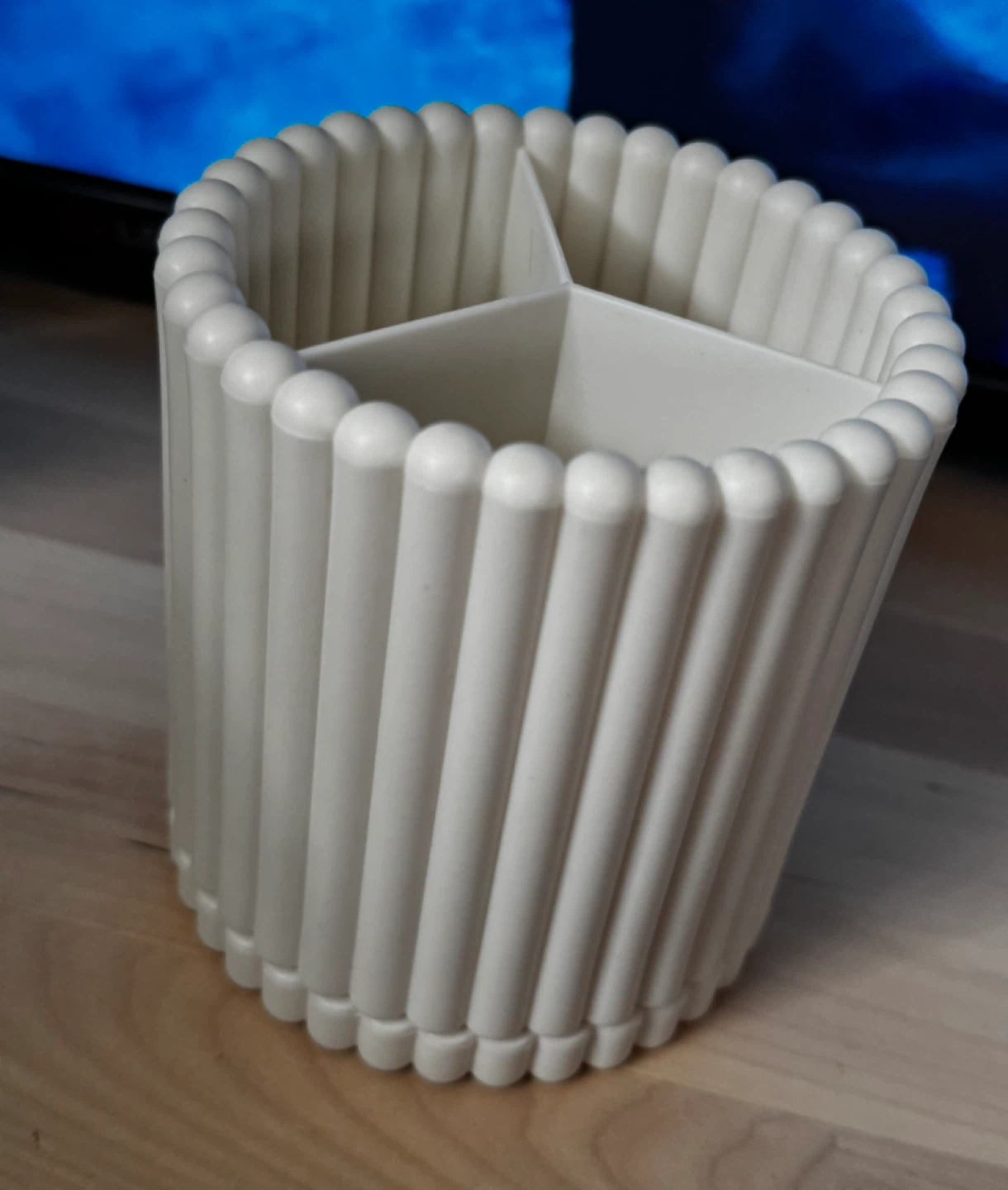 360 rotating pen holder