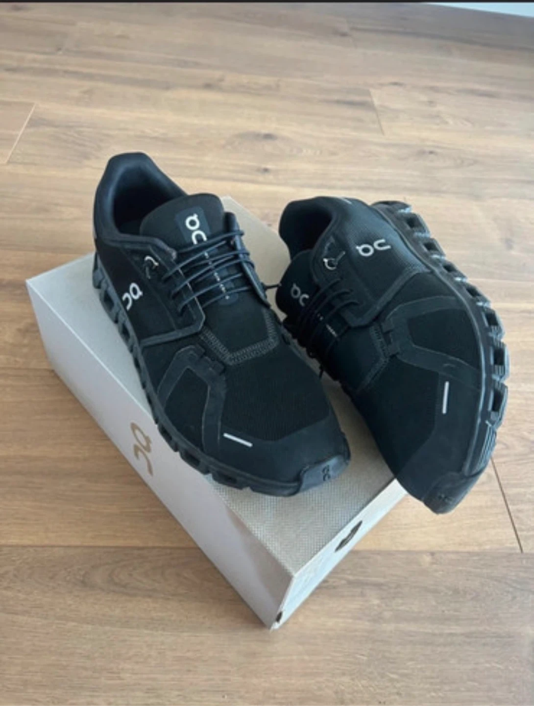 **3 days used**On Cloud Running Shoes - Black
