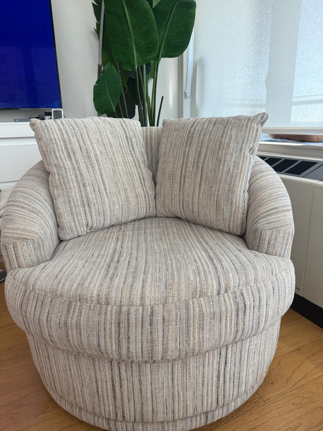 Swivel Accent Chair