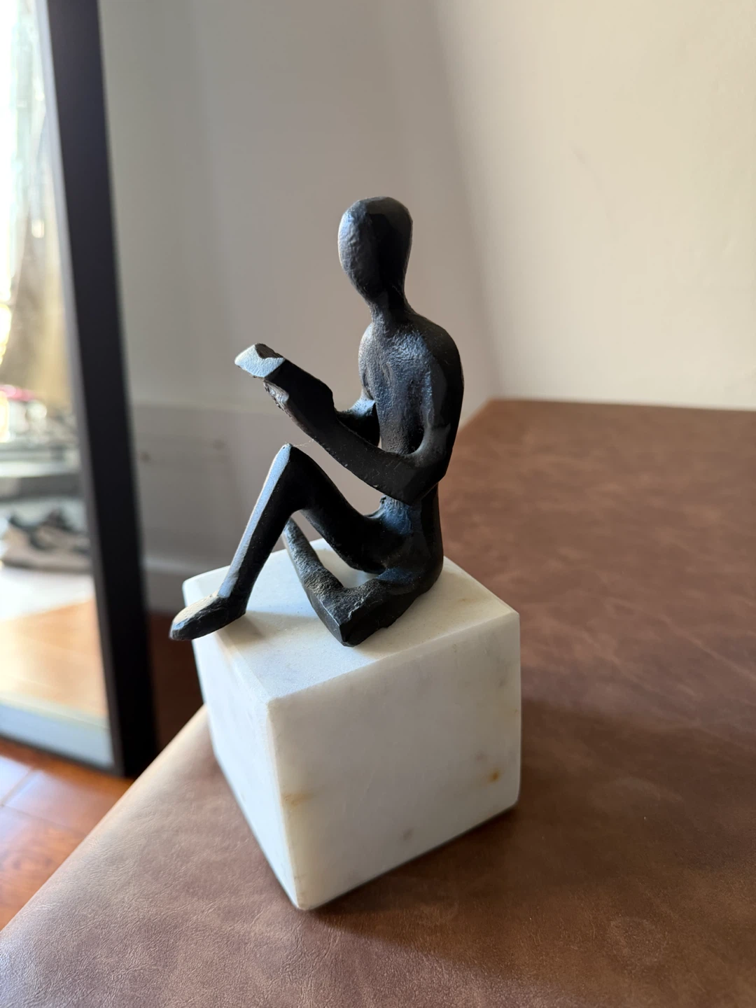 Abstract Reader Statue on Marble Base - photo 4