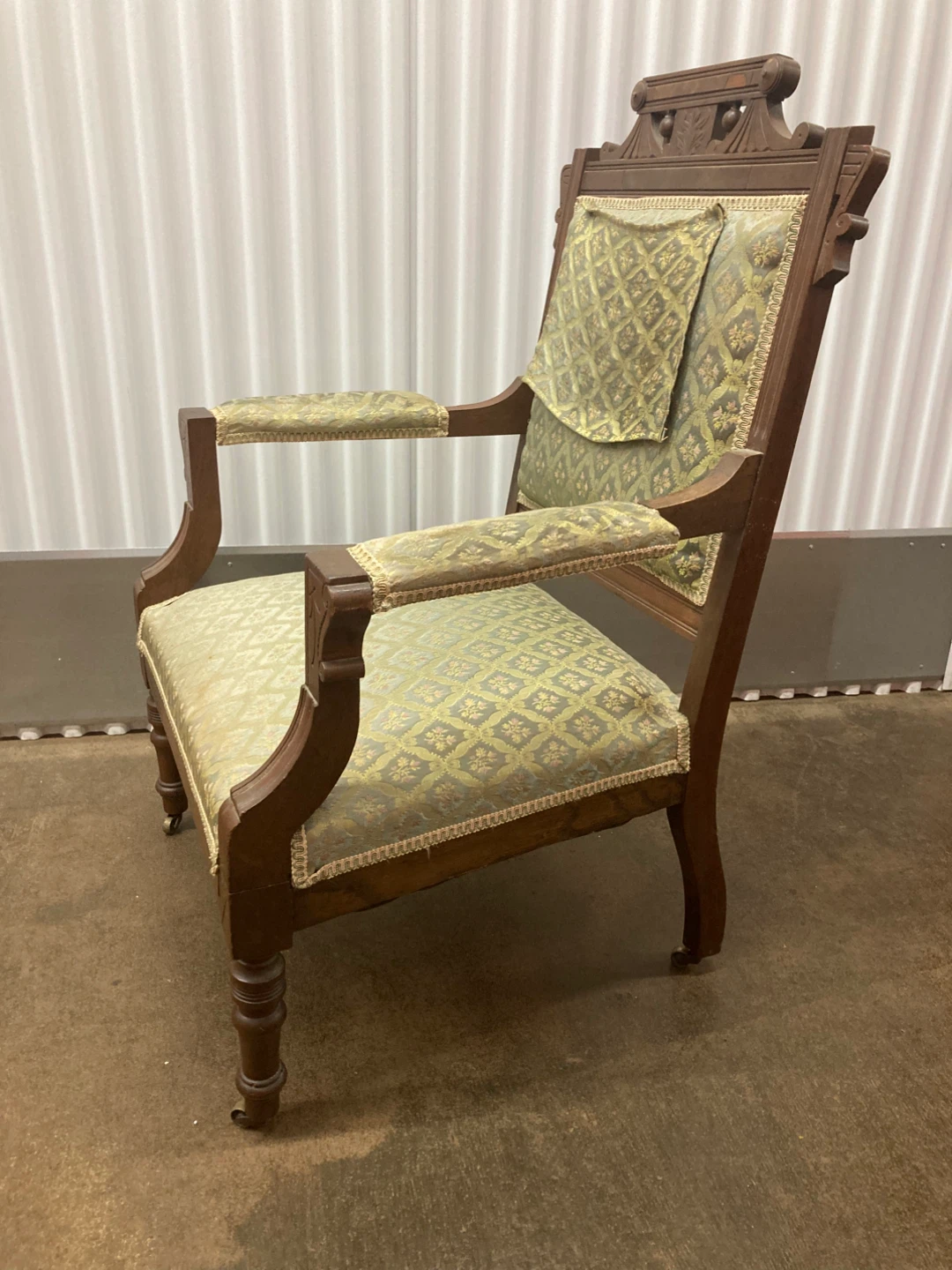 Antique Victorian Eastlake-Style carved wood armchair - photo 2