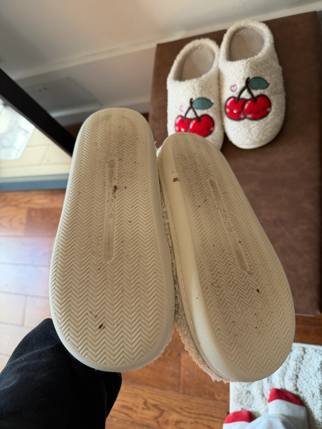 Two Pairs of Cute Patterned Slippers - photo 4