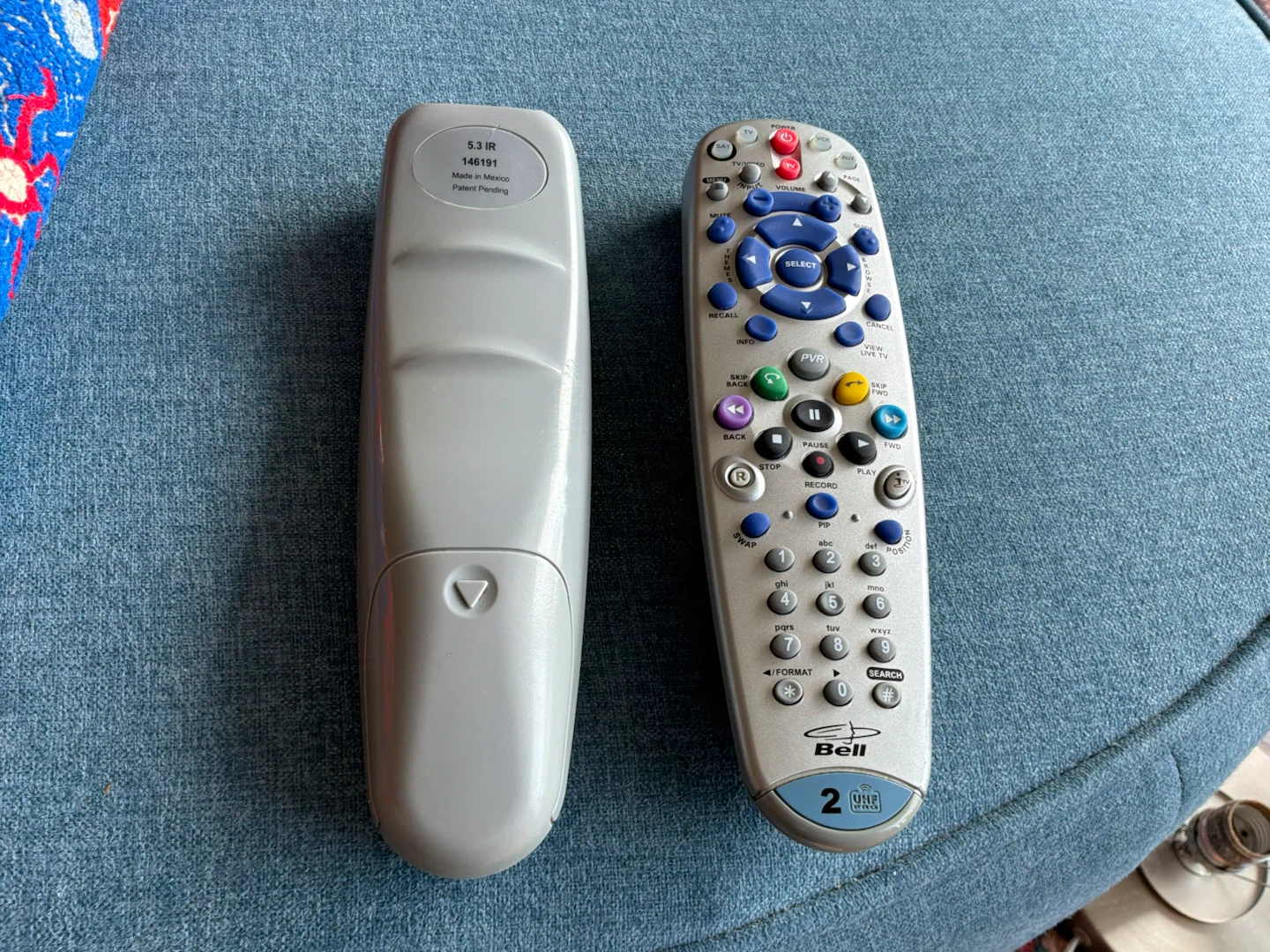 2 Bell Express Satellite Remote Controls 🐞 - photo 3