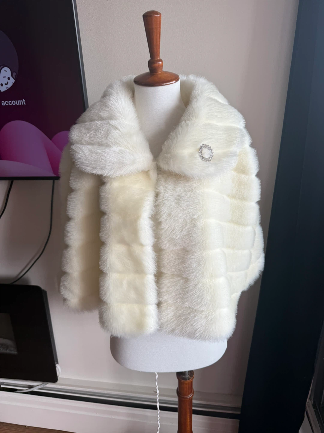 Melanie Lyne Faux Fur Cape