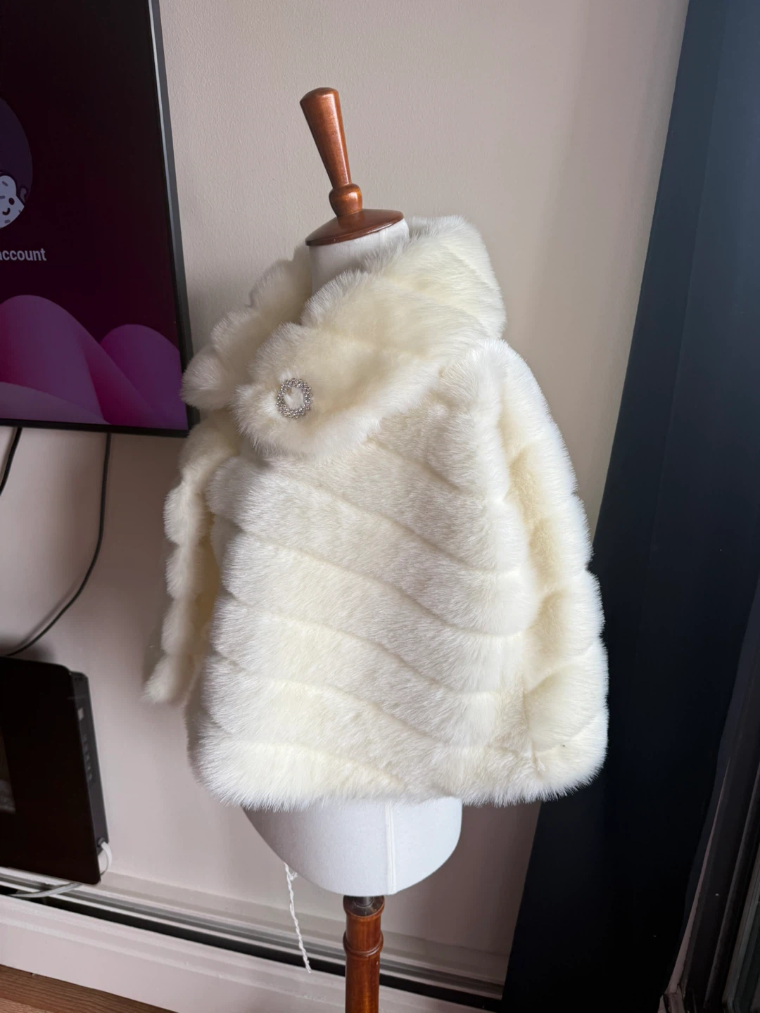 Melanie Lyne Faux Fur Cape - photo 3