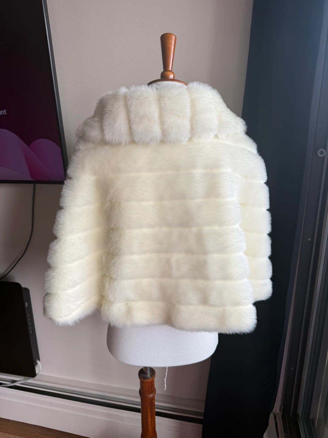 Melanie Lyne Faux Fur Cape - photo 2
