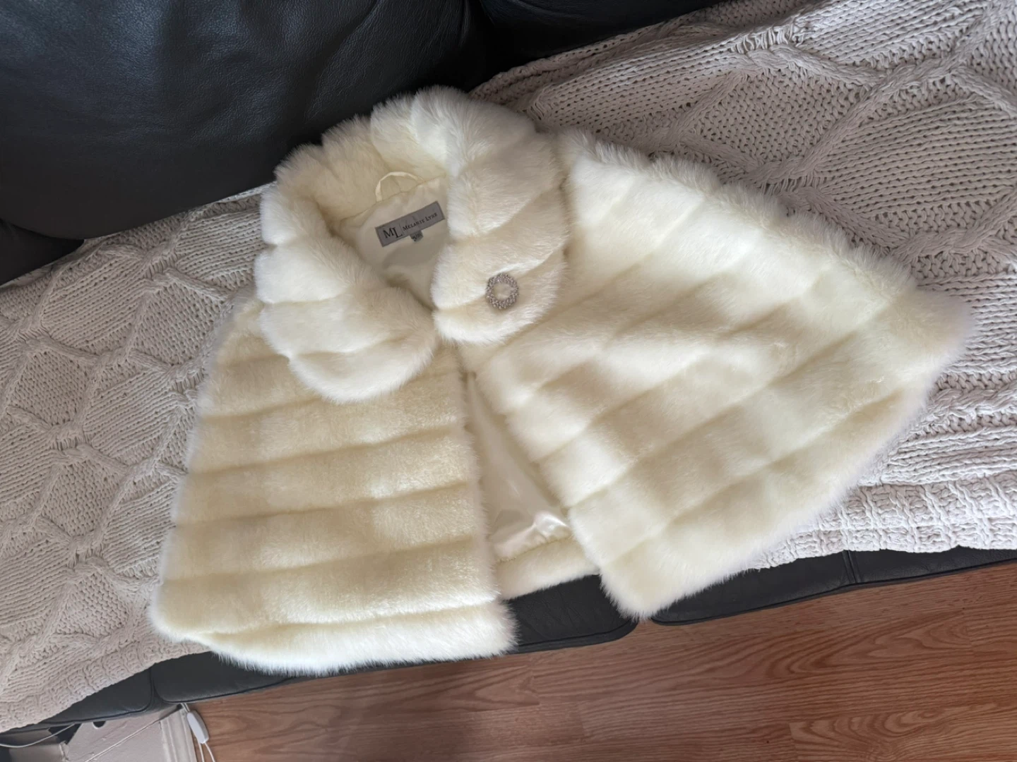 Melanie Lyne Faux Fur Cape - photo 5