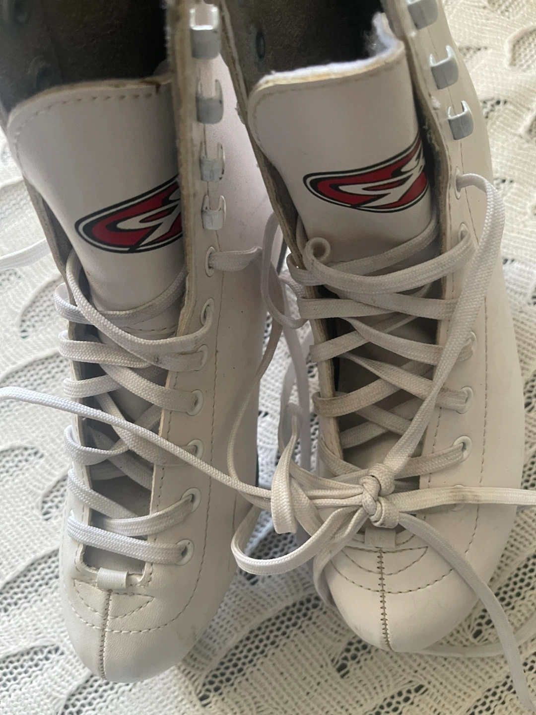 Hespeler Youth Figure Skates Size J4 - photo 2