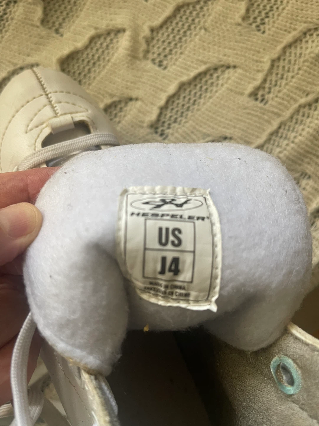 Hespeler Youth Figure Skates Size J4 - photo 3