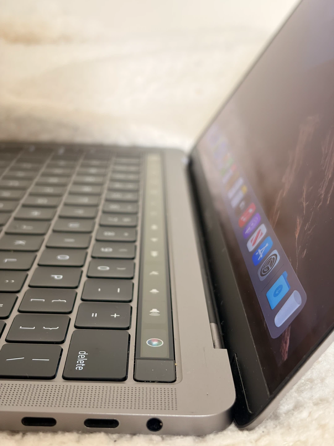 MacBook Pro 13" 2016 (Intel i5 / 16GB / 250GB) — Comes with case - photo 4