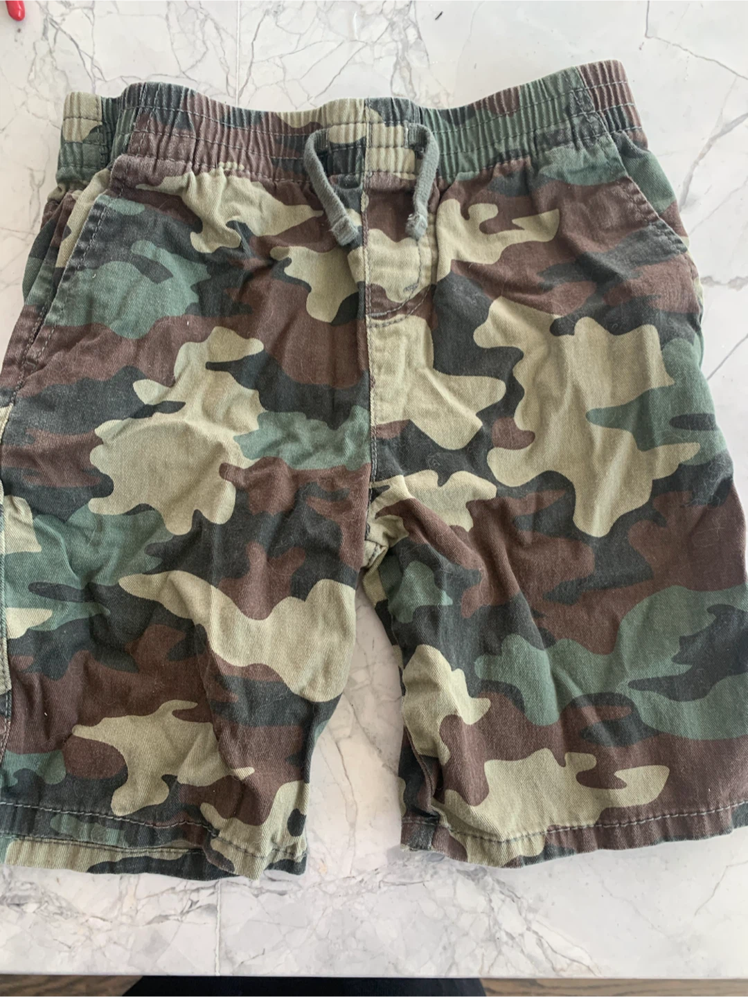 Kids levi’s camouflage shorts sz M