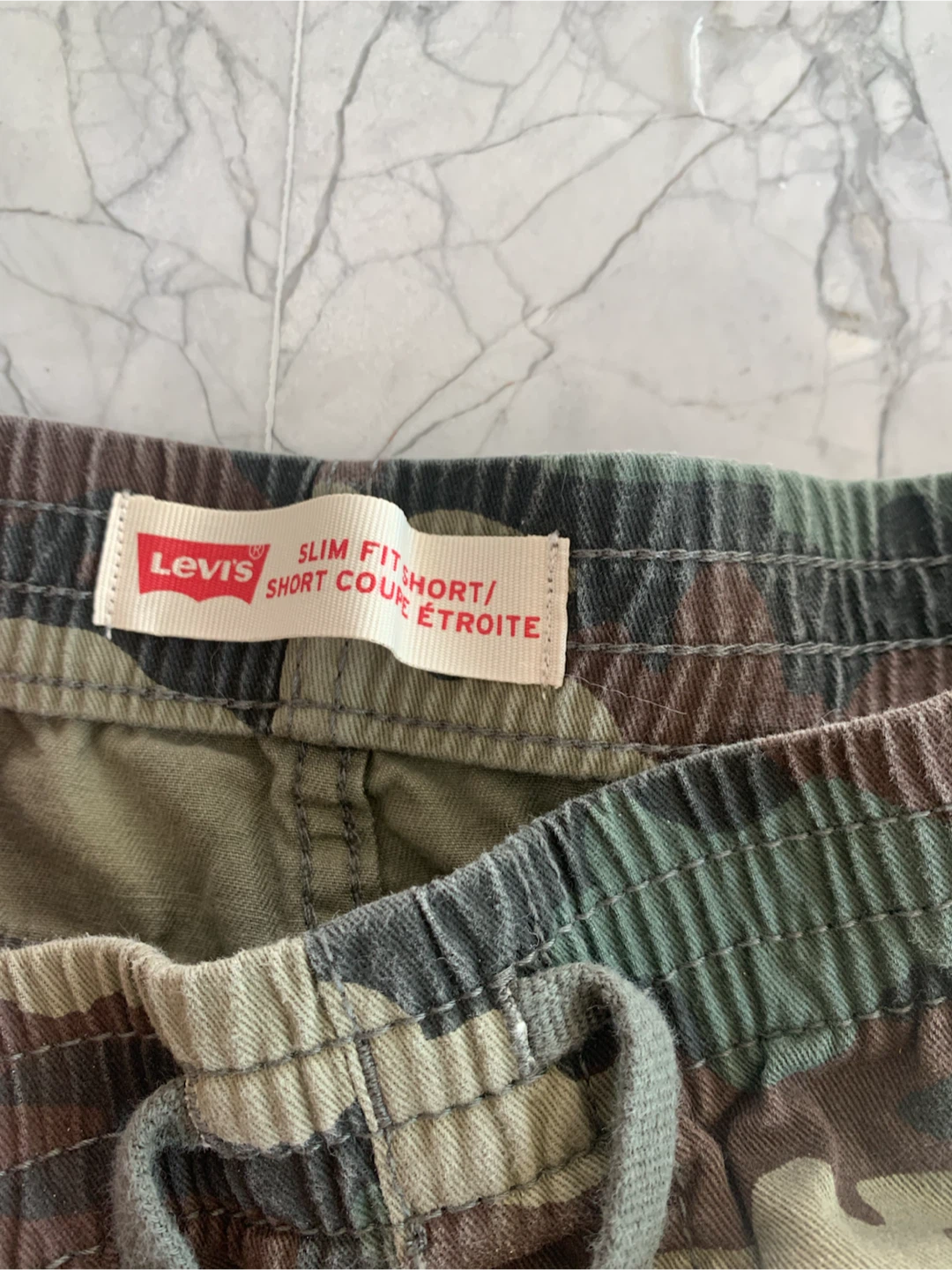 Kids levi’s camouflage shorts sz M - photo 2