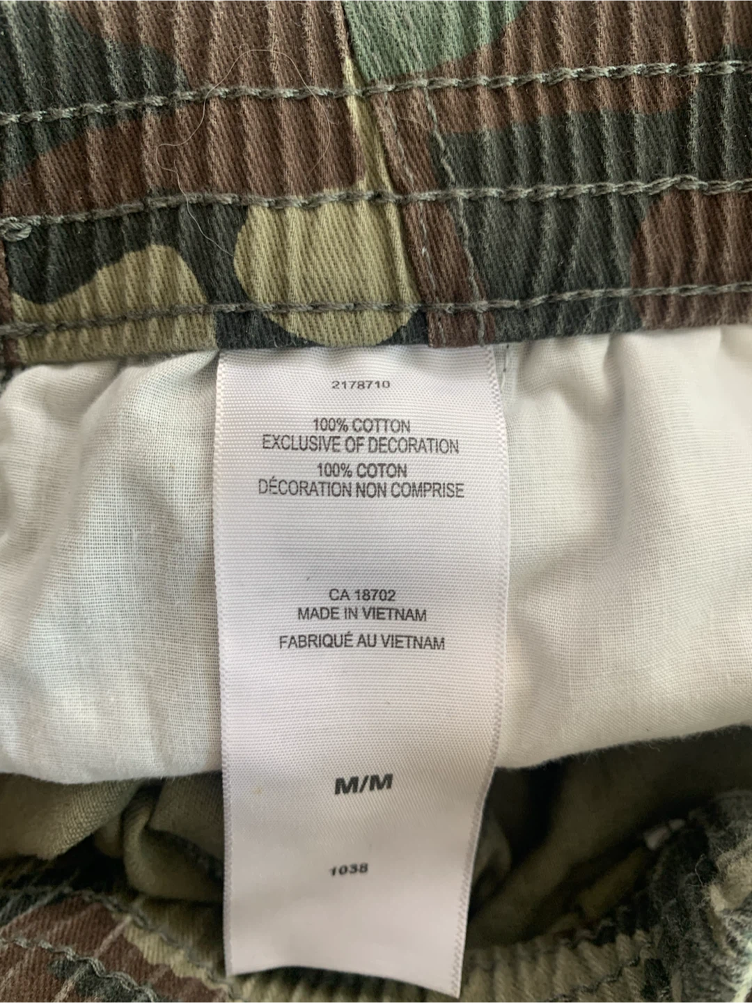 Kids levi’s camouflage shorts sz M - photo 3