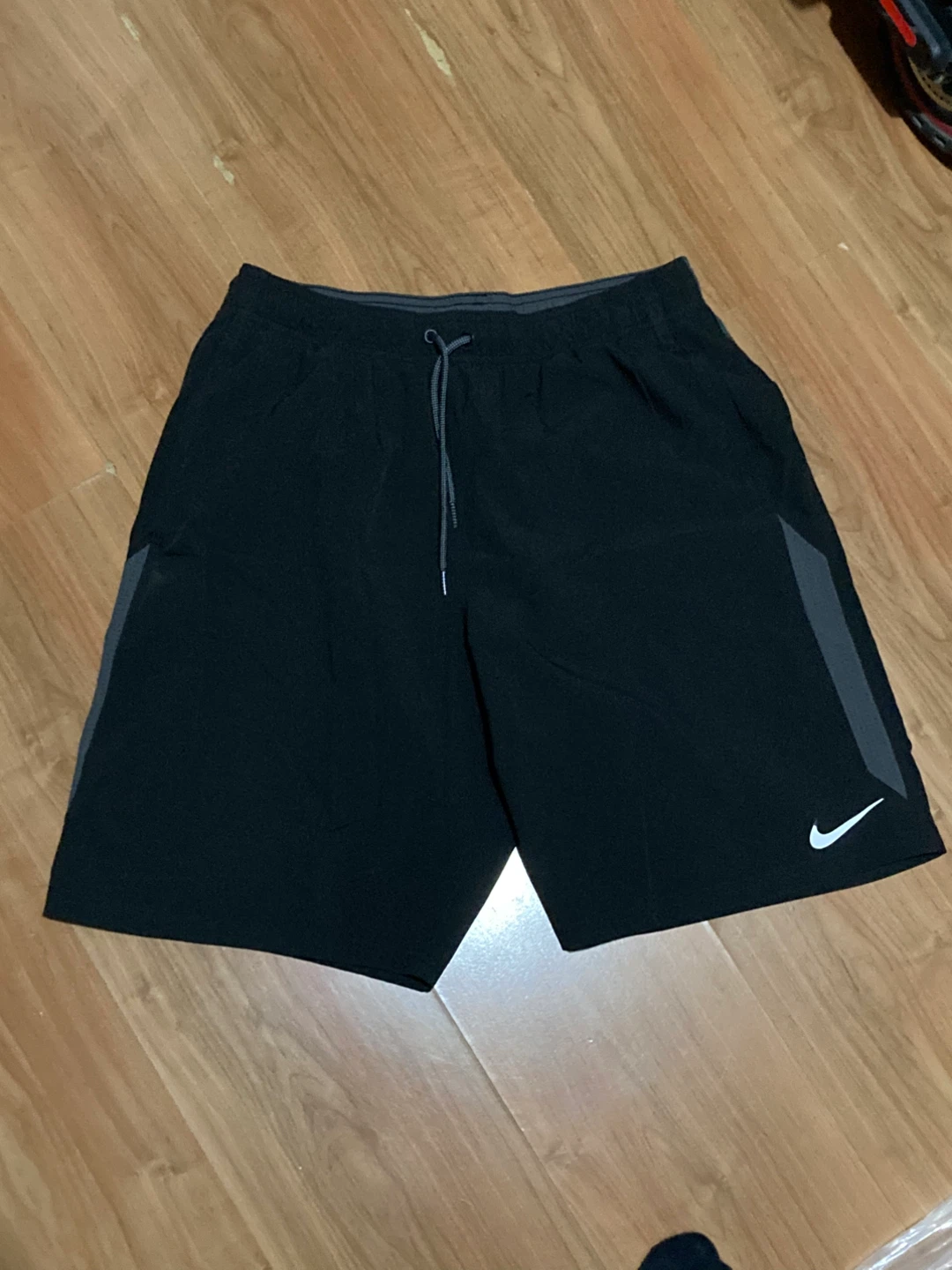 Nike Men's Core Contend 9" Volley Shorts - Large