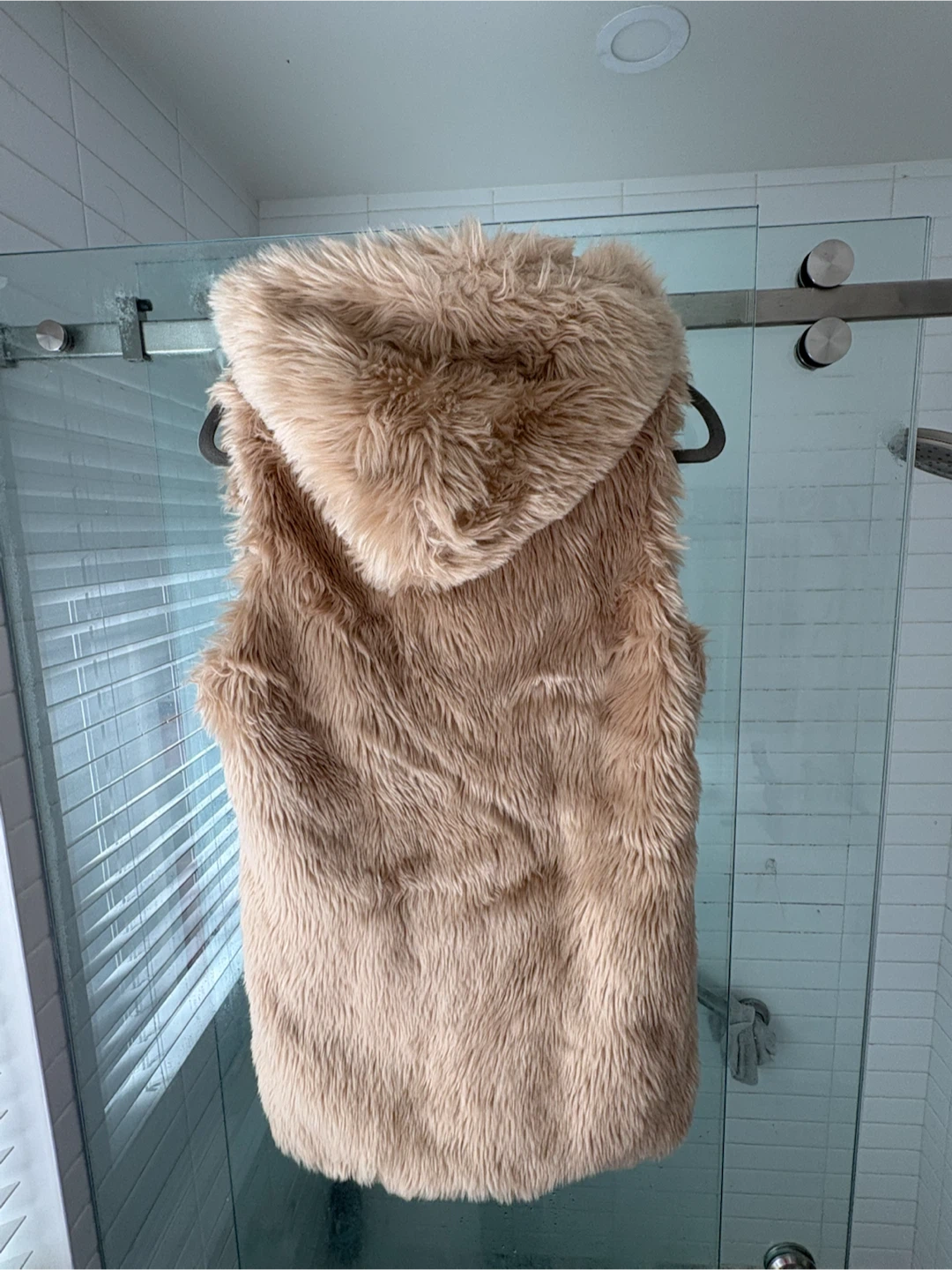 Jin Rong Beige Faux Fur Hooded Vest - photo 2