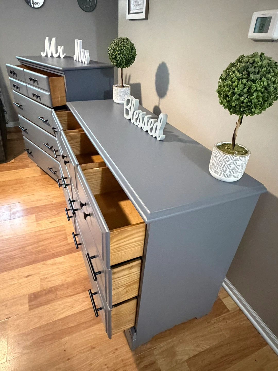 ✨🩶Beautiful solid wood dresser set🩶✨ - photo 3