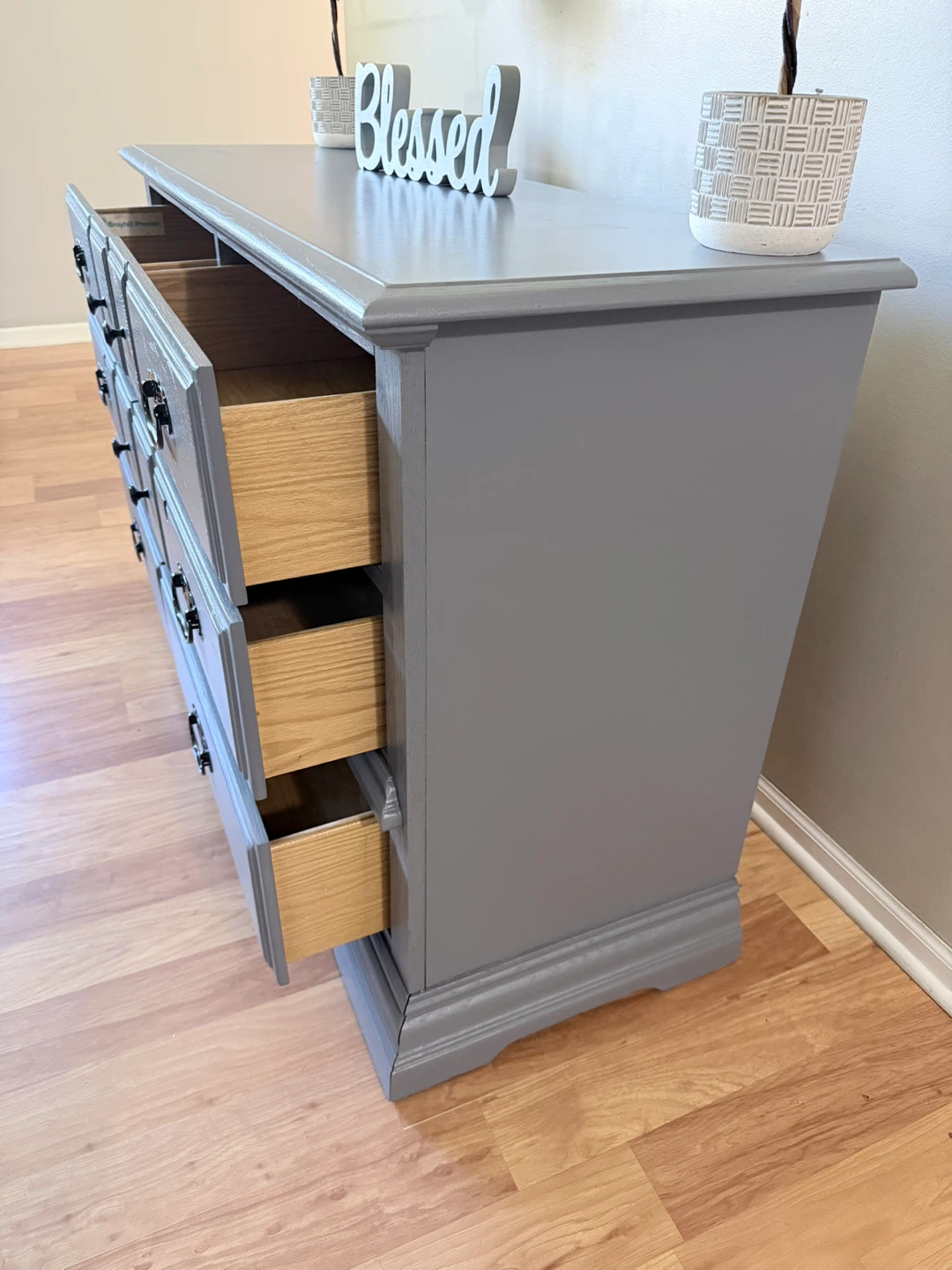 ✨🩶Beautiful solid dresser🩶✨ - photo 4