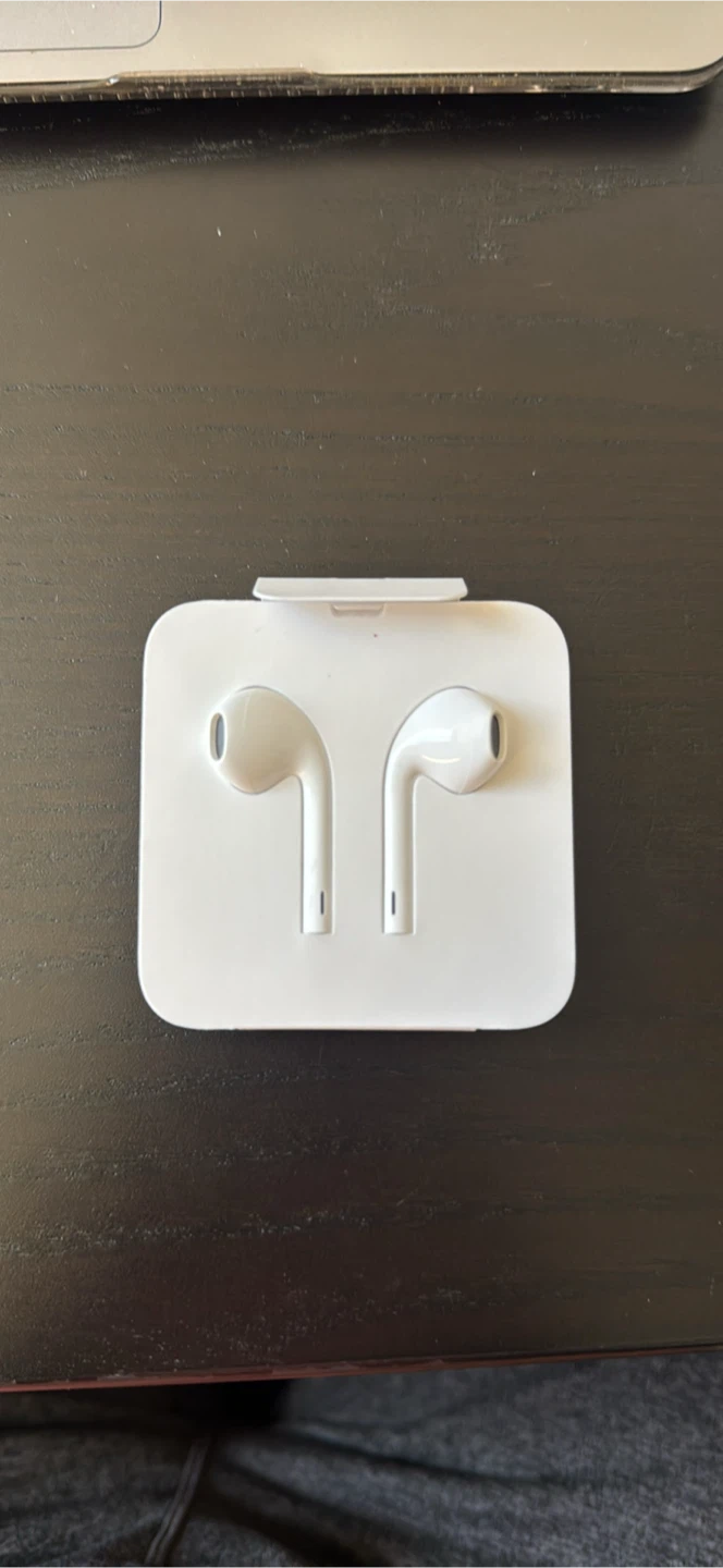 Apple EarPods with Lightning Connector