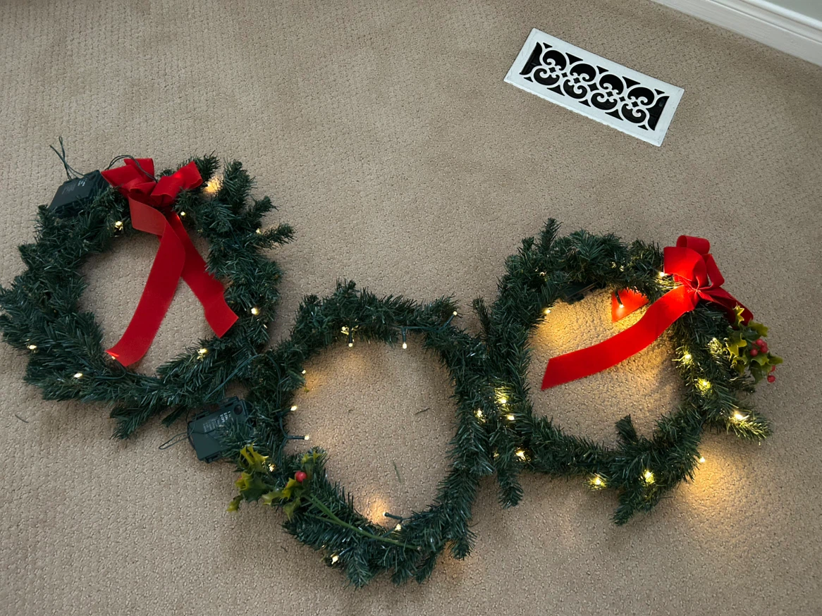 3 LIGHTED CHRISTMAS WREATHS (READ LISTING) - photo 3