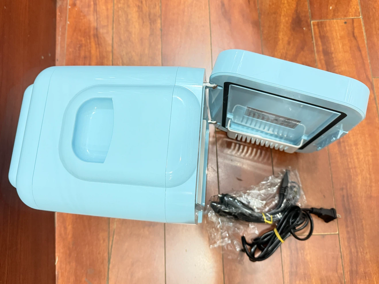 Light Blue Compact Skincare and Beverage Fridge - photo 3
