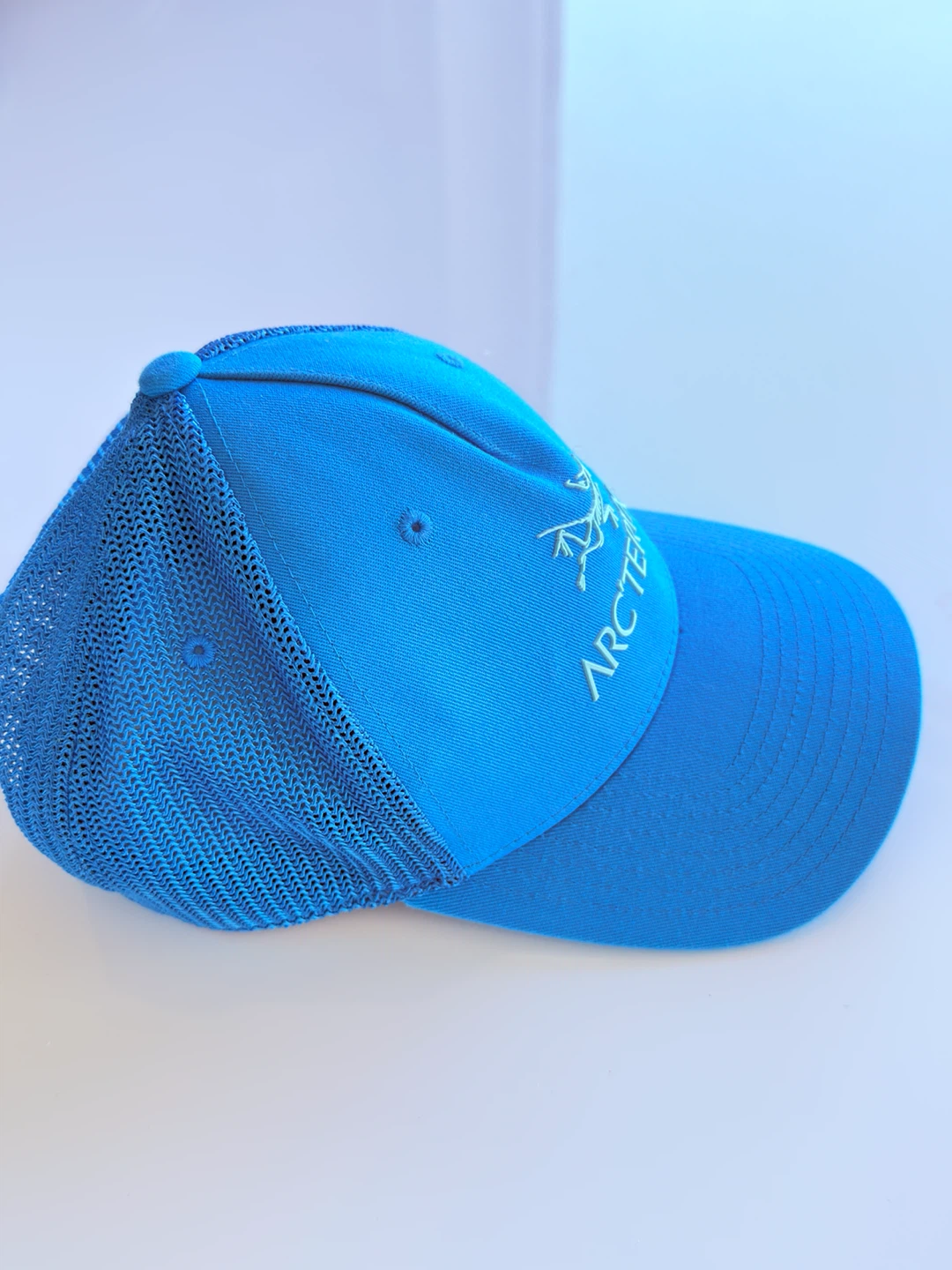 Arc'teryx blue mesh trucker hat - photo 2