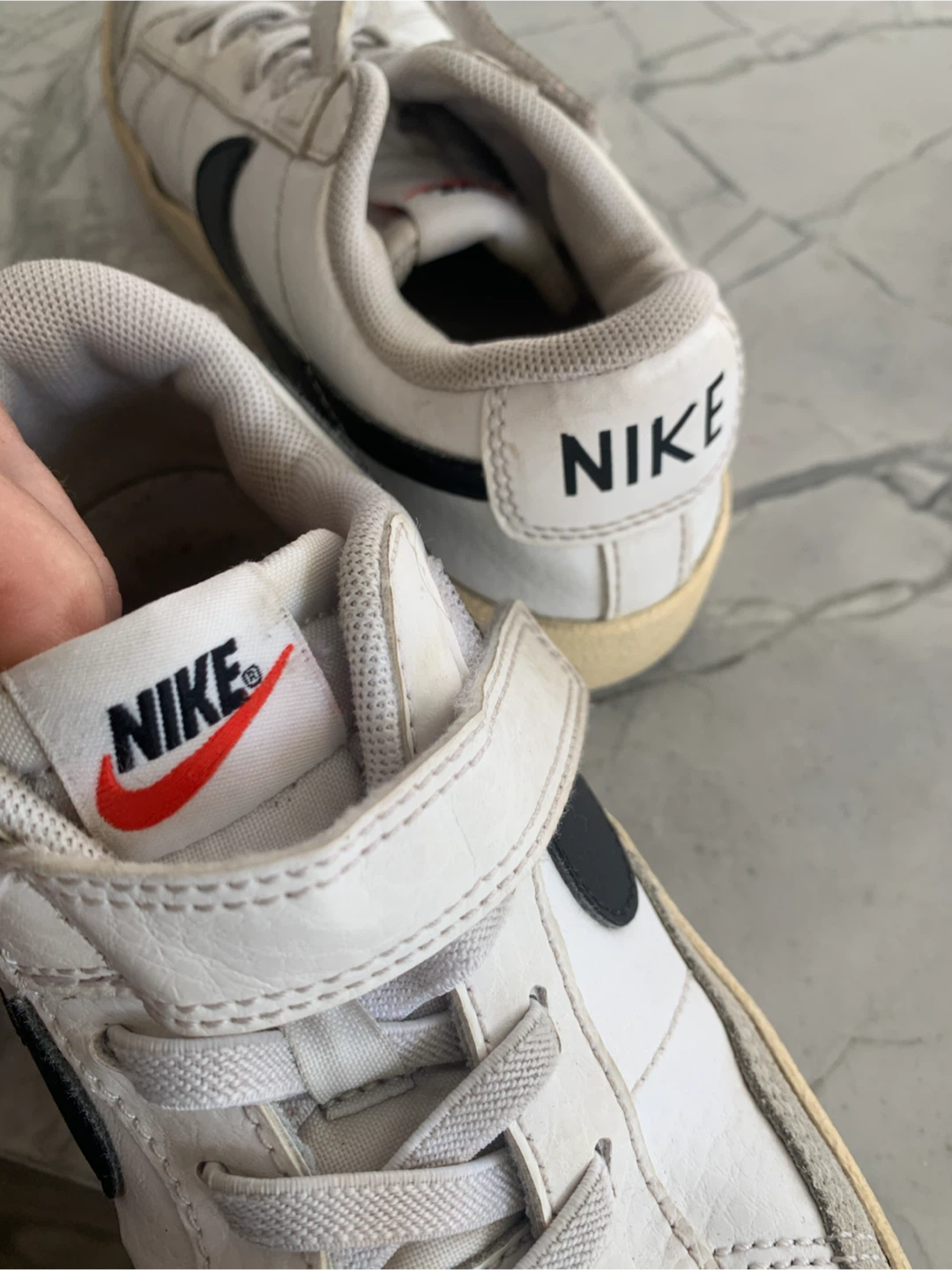 Kids, Nike runners, leather size 2 1/2 - photo 2
