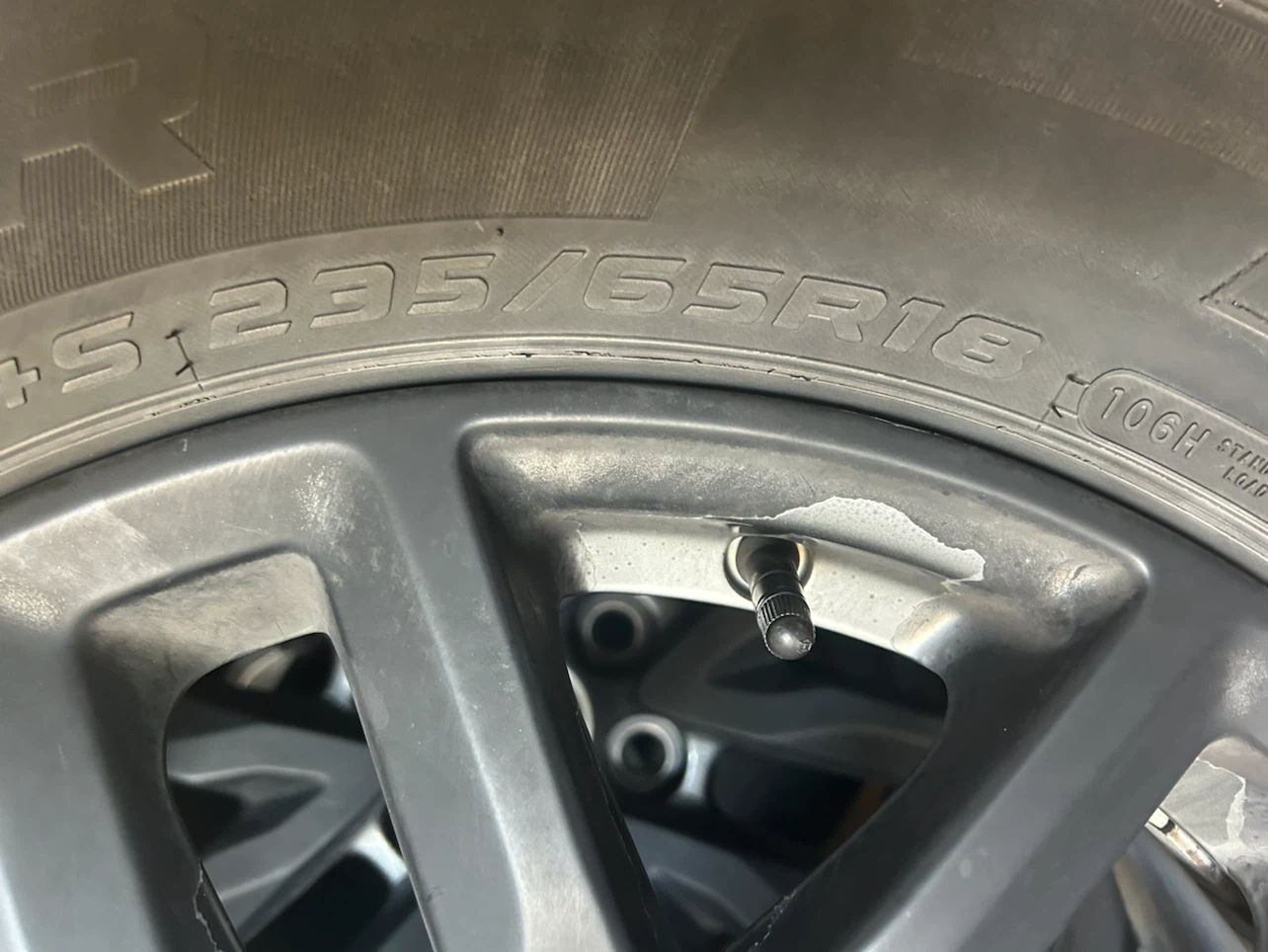OEM 2019 GMC Acadia 18” aluminum wheels - photo 2