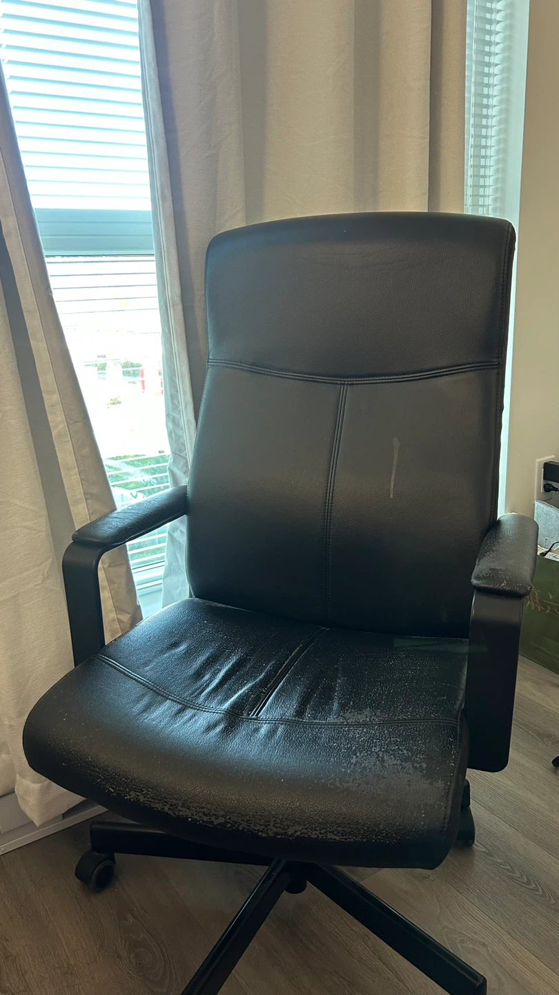 Black office chair