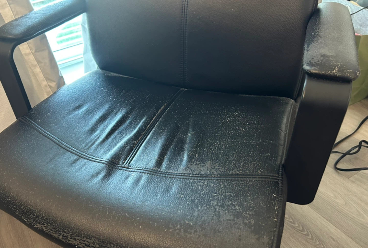Black office chair - photo 2