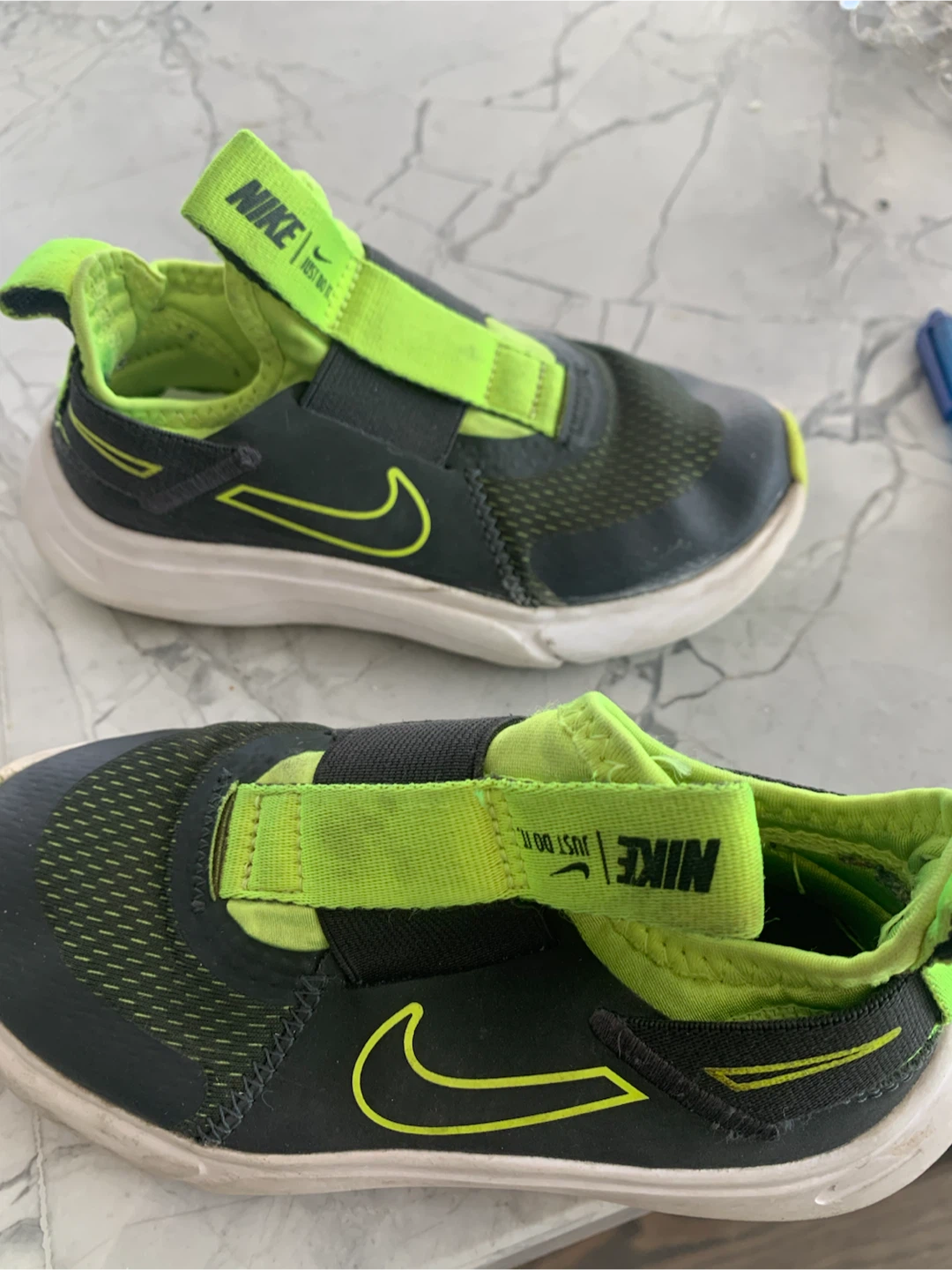 Kids Nike runner sneakers slip on size 2.5 or 27.5 European