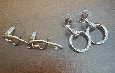 13 pairs of Earrings with Heart shaped box (New) (Free) - photo 2