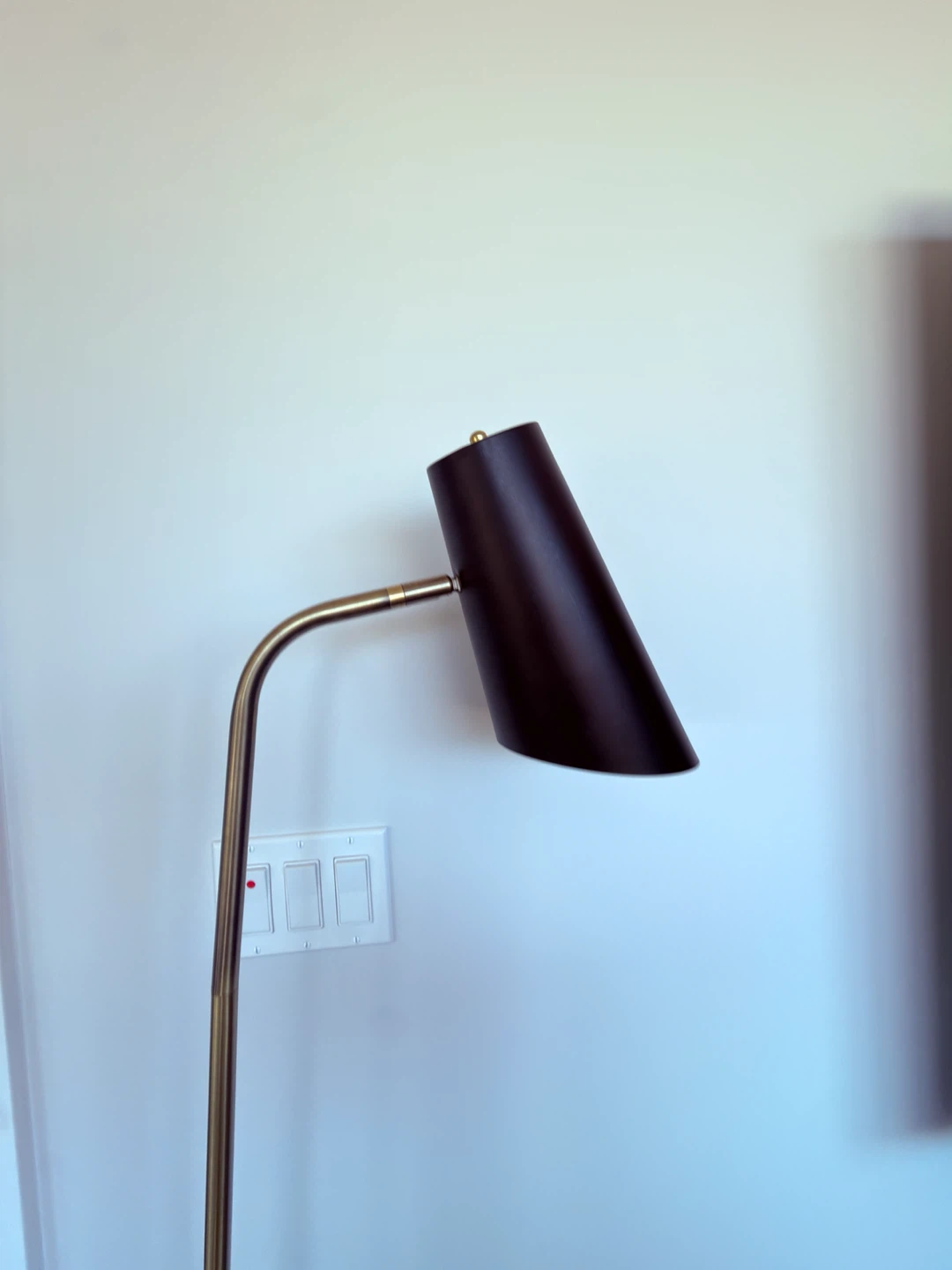 Modern floor lamp with brass finish - photo 2